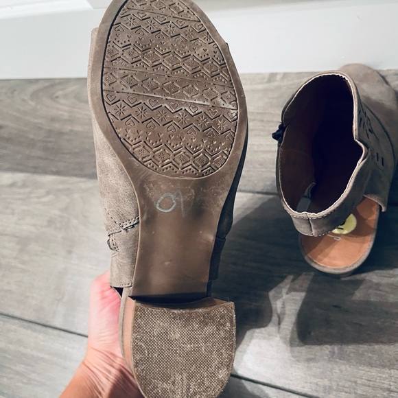 Open Toe Heeled Booties - Picture 3 of 4